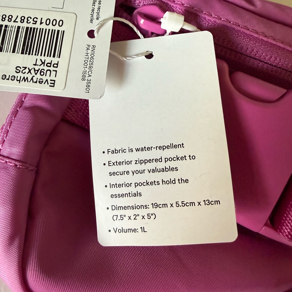 lululemon BNWT everywhere belt bag magenta pink - Picture 4 of 5